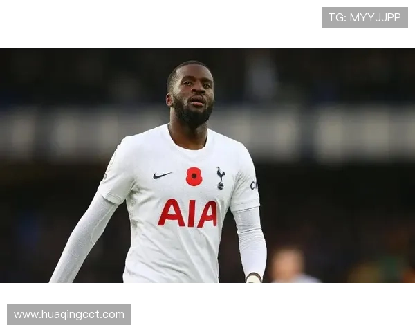 恩东贝莱失误引发热议，球迷分析其战术和心理因素影响表现