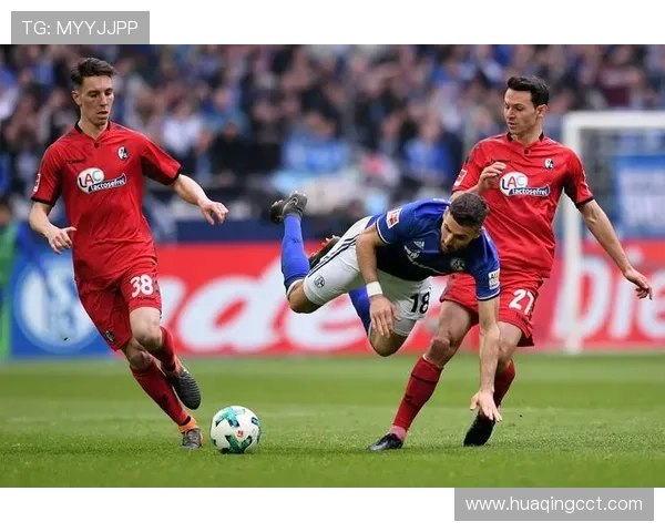 英超热门事件：争冠与保级形势胶着，多队表现稳健引关注