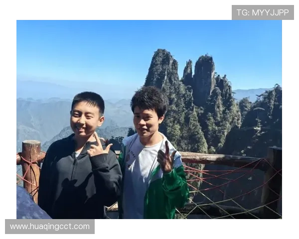 侯志慧赛前吃香蕉被拍，网友：这姐举重完还能顺手拎走超市水果区？