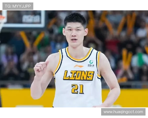 胡金秋穿得比导演还讲究，球场上一秒硬汉，生活里一本时尚杂志？